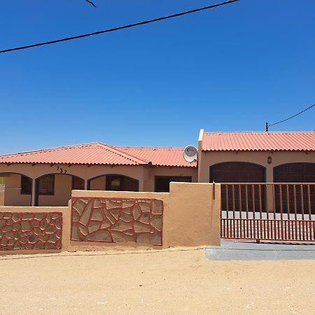Jjp Self Catering - Three Bedroom House Luderitz Bagian luar foto