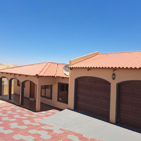 Jjp Self Catering - Three Bedroom House Luderitz Bagian luar foto