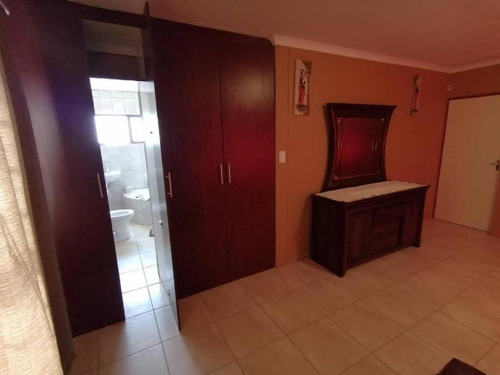Jjp Self Catering - Three Bedroom House Luderitz Bagian luar foto