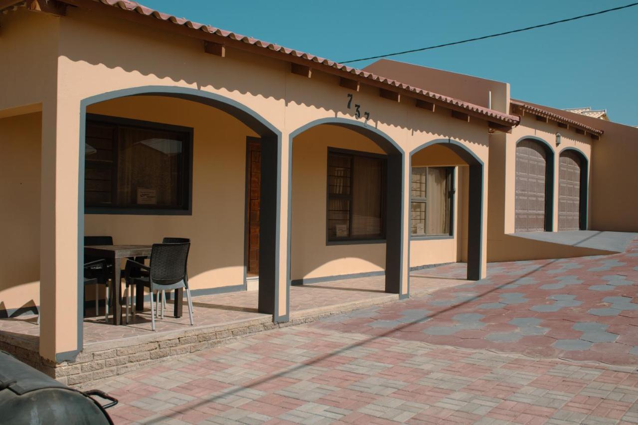 Jjp Self Catering - Three Bedroom House Luderitz Bagian luar foto