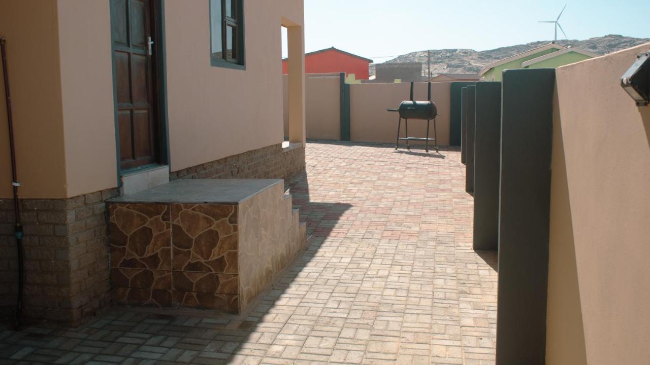 Jjp Self Catering - Three Bedroom House Luderitz Bagian luar foto