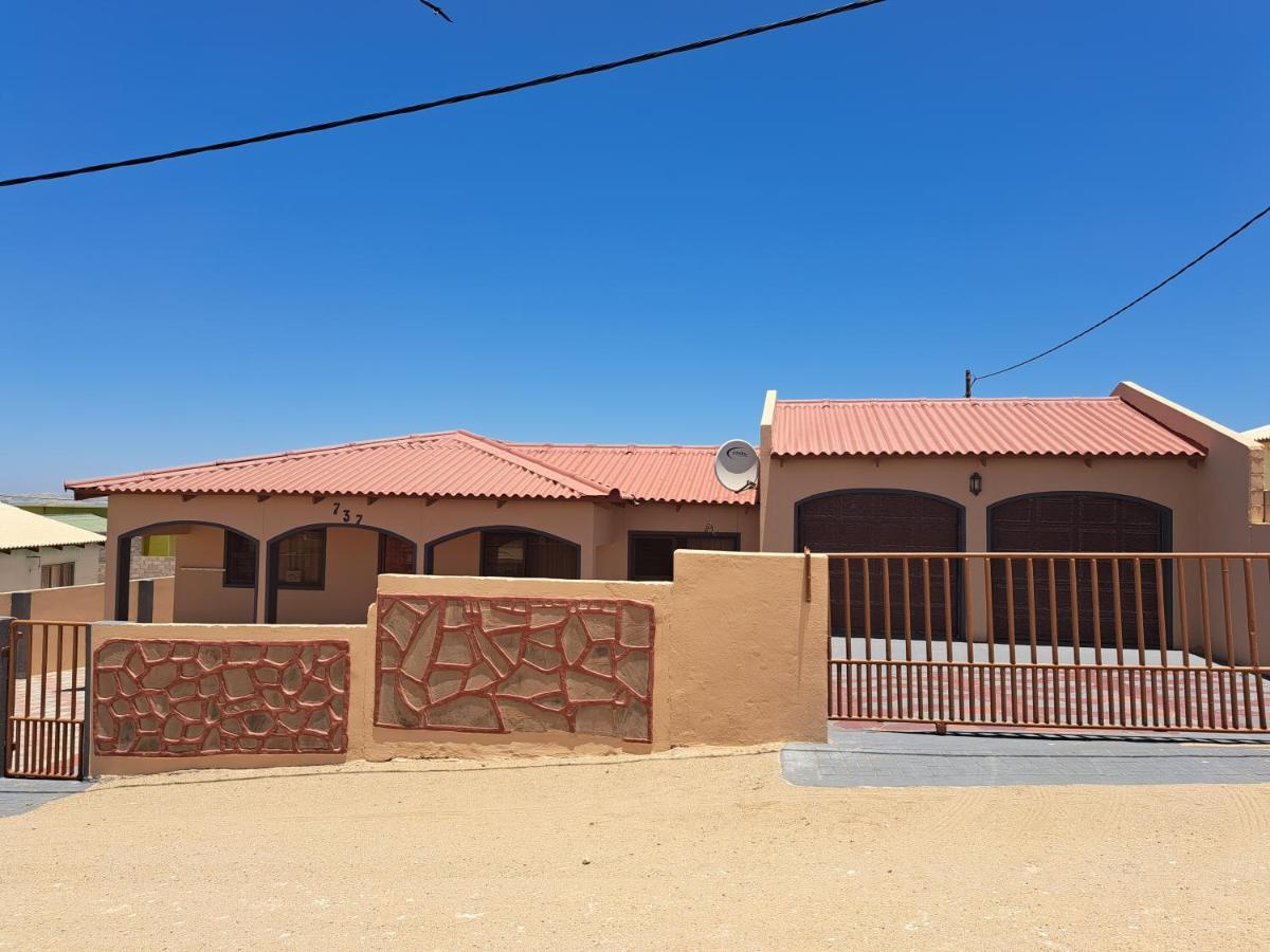 Jjp Self Catering - Three Bedroom House Luderitz Bagian luar foto