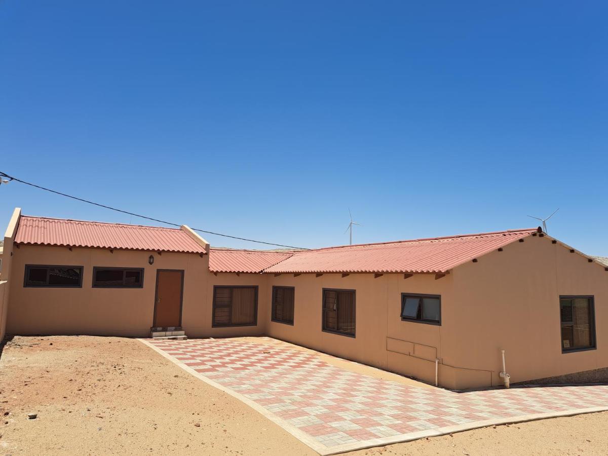 Jjp Self Catering - Three Bedroom House Luderitz Bagian luar foto